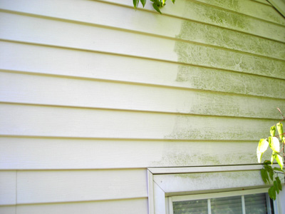 How-to-Pressure-Wash-Vinyl-Siding (1)